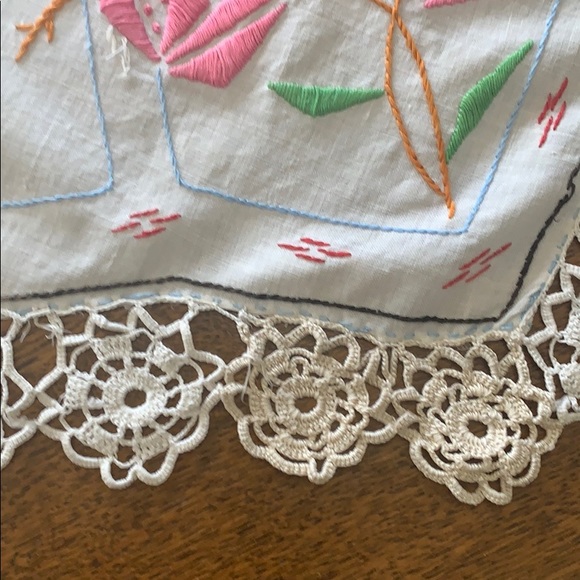 Vintage hand embroidered linen cloth - Picture 4 of 8